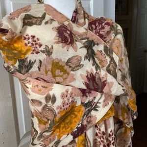 Extra long extrawide scarf